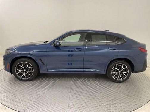 2025 BMW X4 xDrive30i