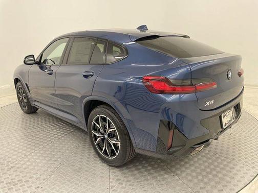 2025 BMW X4 xDrive30i