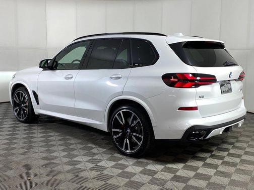 2026 BMW X5 M60i