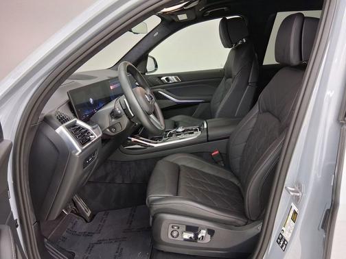 Brooklyn Grey Metallic 2025 BMW X7 xDrive40i