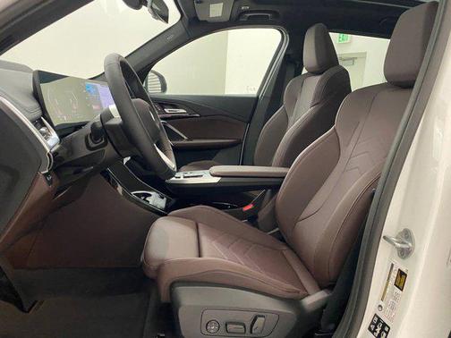 Mineral White Metallic 2025 BMW X1 xDrive28i