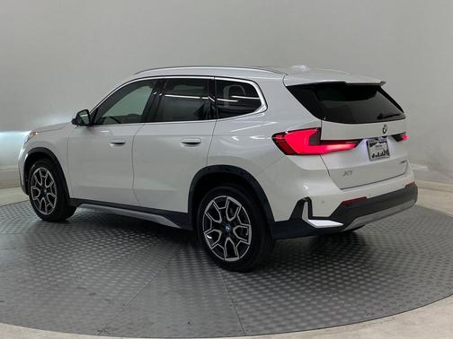 Mineral White Metallic 2025 BMW X1 xDrive28i