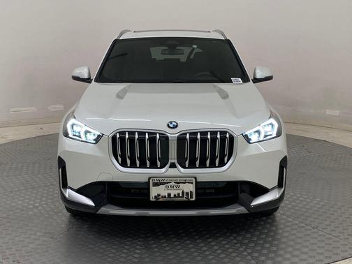 Mineral White Metallic 2025 BMW X1 xDrive28i
