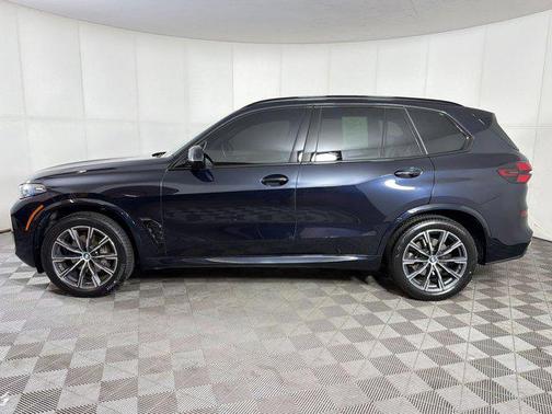 Carbon Black Metallic 2024 BMW X5 xDrive40i