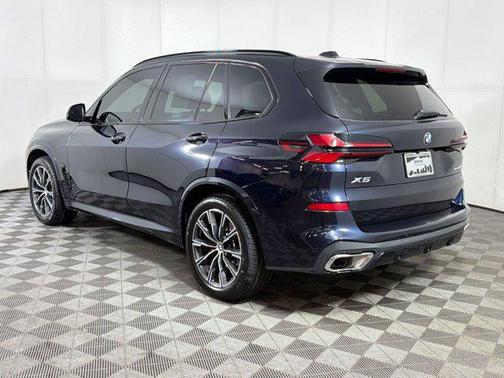 Carbon Black Metallic 2024 BMW X5 xDrive40i