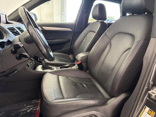 Manhattan Gray Metallic 2018 Audi Q3 2.0T Premium