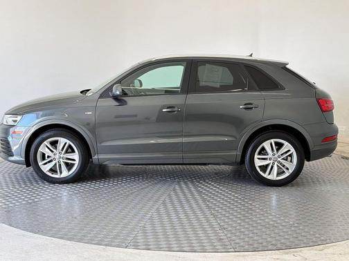 Manhattan Gray Metallic 2018 Audi Q3 2.0T Premium