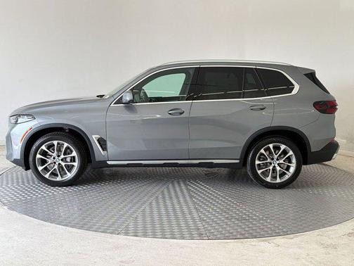 Skyscraper Grey Metallic 2026 BMW X5 xDrive40i
