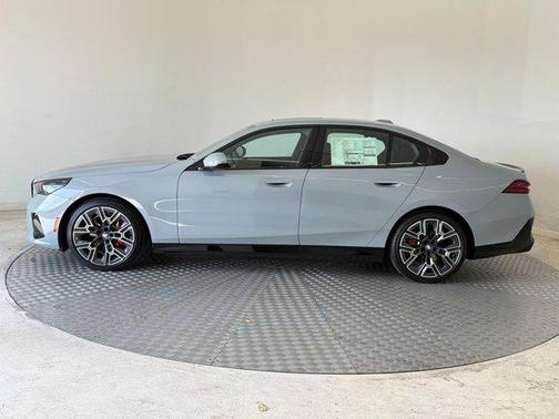 Brooklyn Grey Metallic 2026 BMW i5 xDrive40