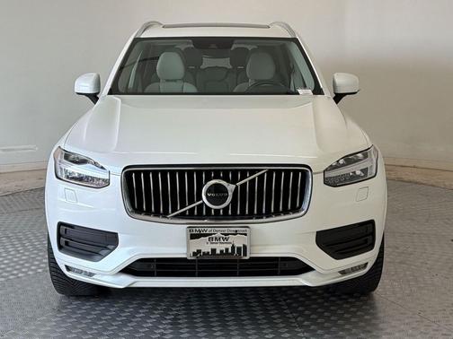 Crystal White Metallic 2021 Volvo XC90 T6 Momentum