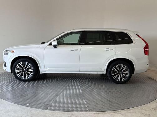 Crystal White Metallic 2021 Volvo XC90 T6 Momentum