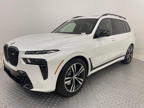 2025 BMW X7 M60i