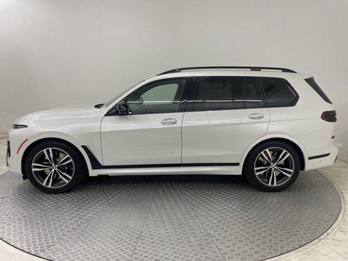 2025 BMW X7 M60i