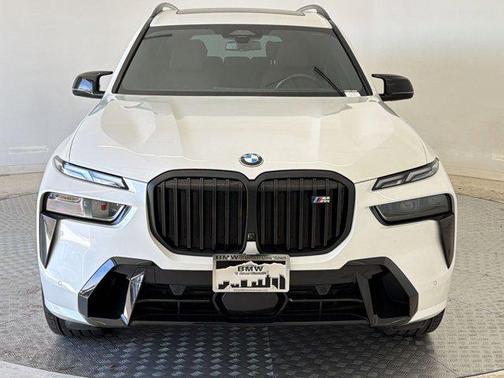 Mineral White Metallic 2024 BMW X7 M60i