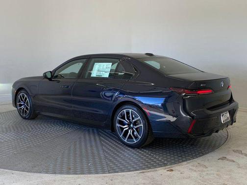 2026 BMW 750e i xDrive