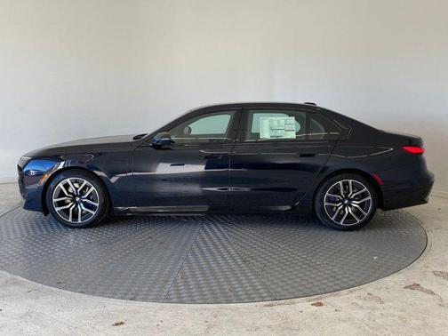 2026 BMW 750e i xDrive