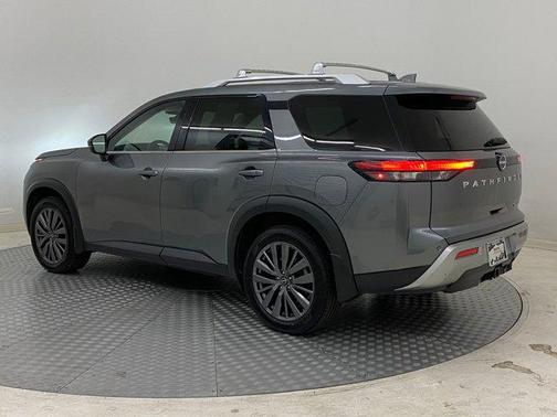 2023 Nissan Pathfinder SL 4WD