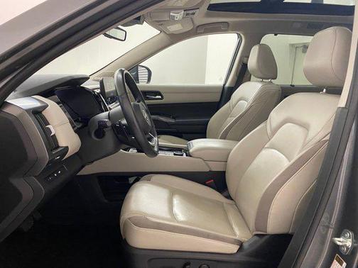 2023 Nissan Pathfinder SL 4WD