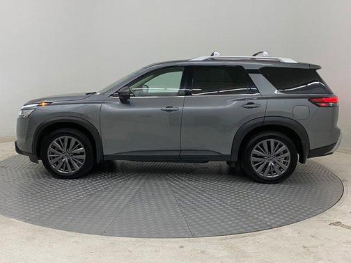 2023 Nissan Pathfinder SL 4WD