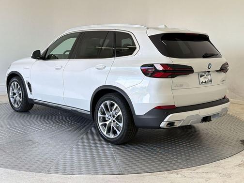 Mineral White Metallic 2026 BMW X5 PHEV xDrive50e