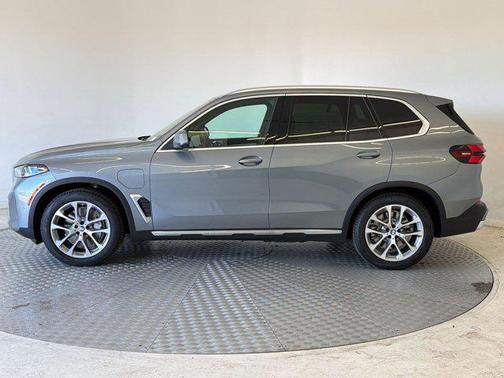 Skyscraper Grey Metallic 2026 BMW X5 PHEV xDrive50e