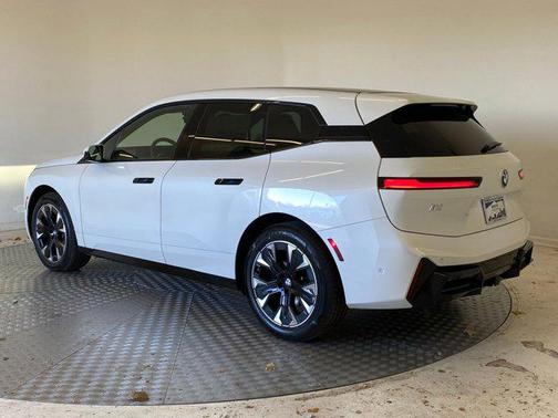 2026 BMW iX xDrive60