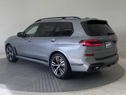 2025 BMW X7 M60i