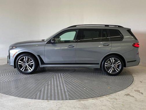 2025 BMW X7 M60i