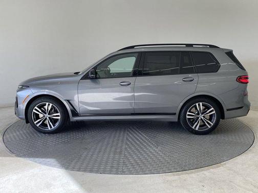 2025 BMW X7 M60i