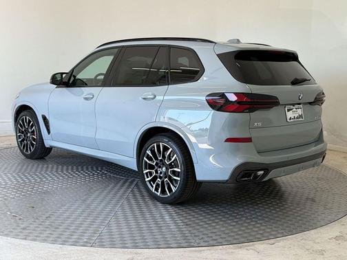 Brooklyn Grey Metallic 2026 BMW X5 M60i