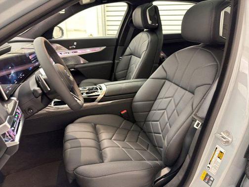 Brooklyn Grey Metallic 2026 BMW i7 xDrive60