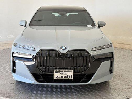 Brooklyn Grey Metallic 2026 BMW i7 xDrive60