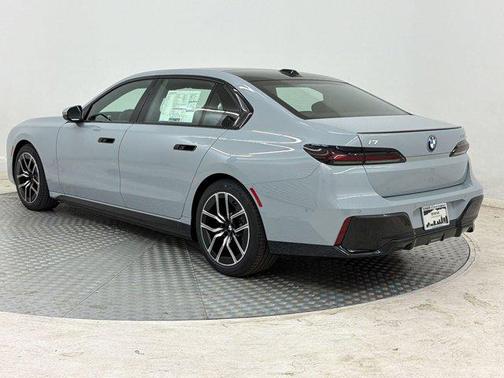 Brooklyn Grey Metallic 2026 BMW i7 xDrive60