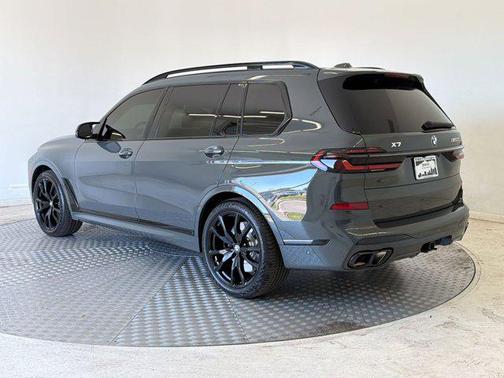 Dravit Grey Metallic 2025 BMW X7 M60i