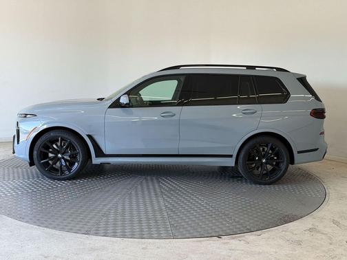Brooklyn Grey Metallic 2027 BMW X7 xDrive40i