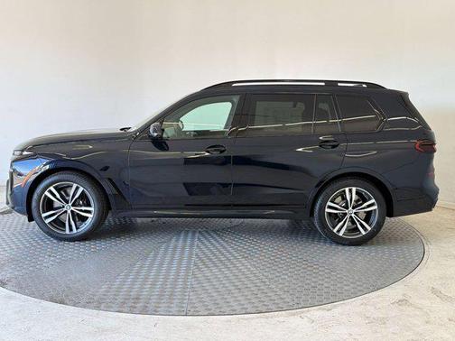 Carbon Black Metallic 2027 BMW X7 xDrive40i