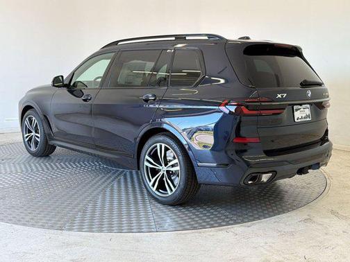 Carbon Black Metallic 2027 BMW X7 xDrive40i