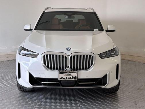 Mineral White Metallic 2026 BMW X5 PHEV xDrive50e