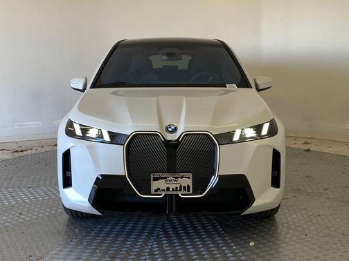 Mineral White Metallic 2026 BMW iX xDrive60