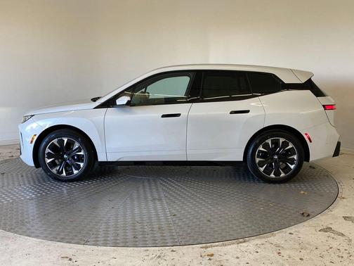 Mineral White Metallic 2026 BMW iX xDrive60