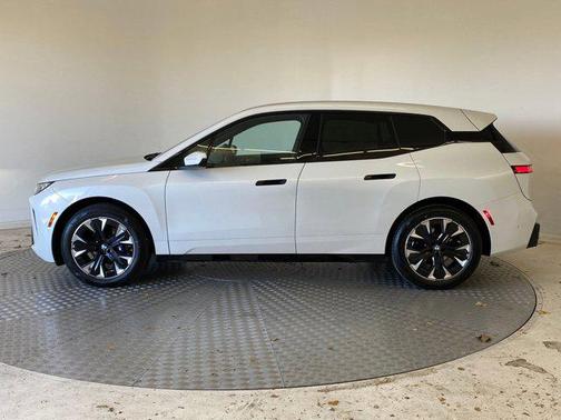 Mineral White Metallic 2026 BMW iX xDrive60