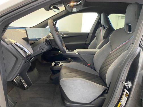 Mineral White Metallic 2026 BMW iX xDrive60