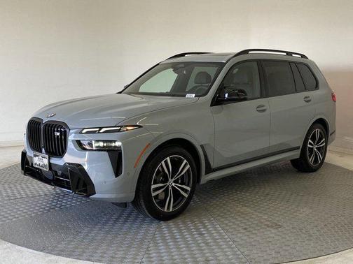 2025 BMW X7 M60i