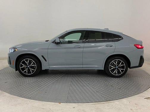 2025 BMW X4 xDrive30i