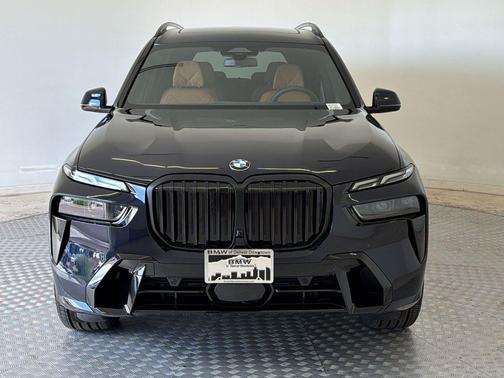 Carbon Black Metallic 2027 BMW X7 xDrive40i