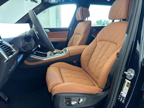 Carbon Black Metallic 2027 BMW X7 xDrive40i