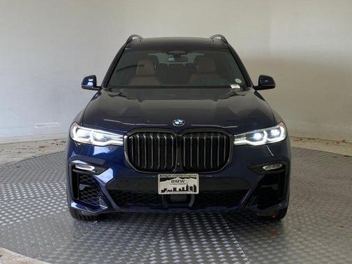 2022 BMW X7 M50i