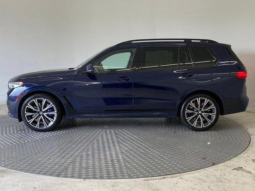 2022 BMW X7 M50i
