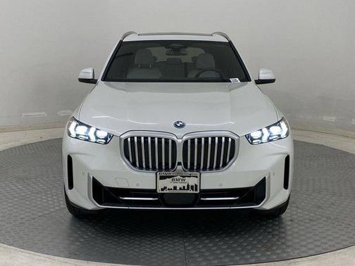 Mineral White Metallic 2026 BMW X5 PHEV xDrive50e