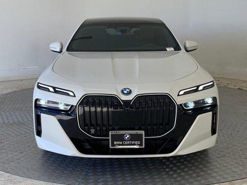 2024 BMW 750e i xDrive